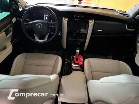 HILUX SW4 2.8 SRX Diamond 4X4 7 Lugares 16V Turbo Intercoole