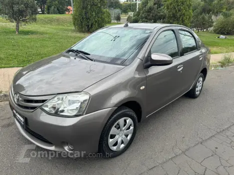 Toyota Etios 1.5 XS Sedan 4 portas