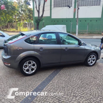 Focus TITANIUM 2.0 16V Flex 5p Mec.