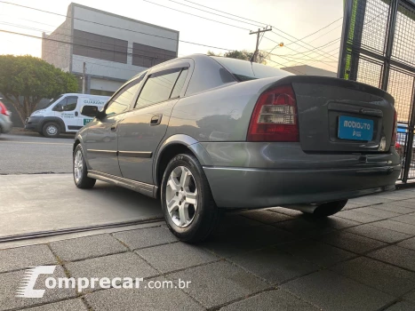 ASTRA 1.8 MPFI Sedan Comfort 8V