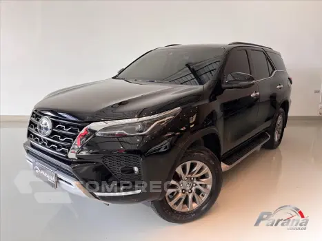 Toyota HILUX SW4 2.8 D-4D TURBO DIESEL SRX 7L 4X4 AUTOMÁ 4 portas