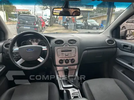 FOCUS SEDAN