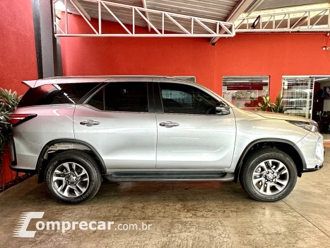 HILUX SW4 2.8 D-4D TURBO DIESEL SRX PLATINUM 7L 4X4 AUTOMÁTI