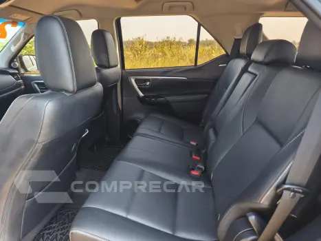 HILUX SW4 2.8 D-4D TURBO DIESEL SRX 4X4 AUTOMÁTICO