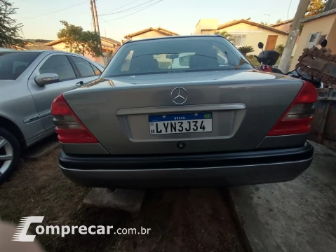 Mercedes-Benz C 180 1.8 Classic Plus 4 portas