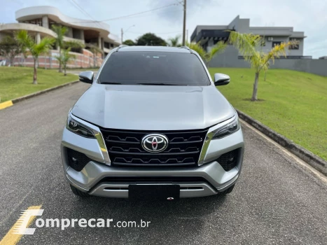 HILUX SW4 2.8 D-4D TURBO DIESEL SRX 7L 4X4 AUTOMÁTICO