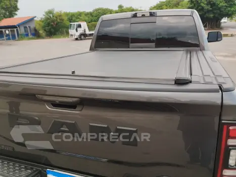 2500 6.7 I6 Turbo Laramie Night Edition CD 4X4