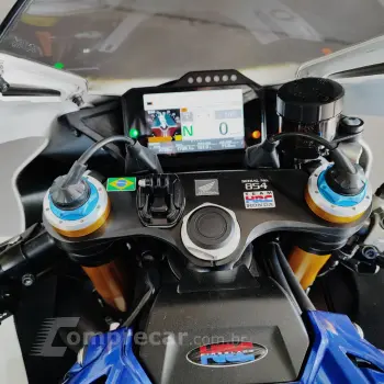 CBR 1000 RR-R FIREBLADE