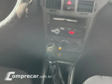 VECTRA SEDAN - 2.0 MPFI EXPRESSION 8V 4P MANUAL