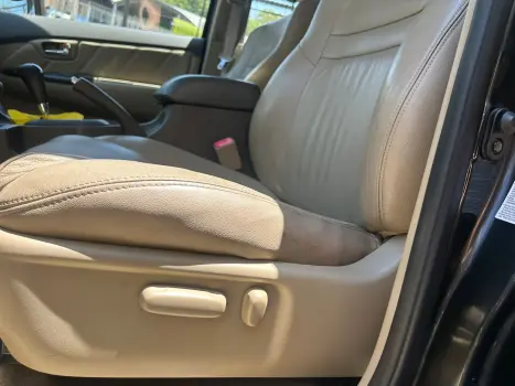 Hilux SW4 SRV D4-D 4x4 3.0 TDI Dies. Aut