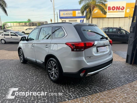 OUTLANDER 2.2 MIVEC DI-D DIESEL HPE-S AWD AUTOMÁTICO
