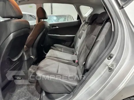 I30 - 2.0 MPFI GLS 16V 4P MANUAL