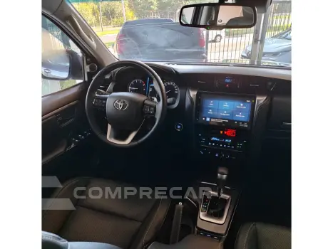 HILUX SW4 2.8 D-4D TURBO DIESEL SRX PLATINUM 7L 4X4 AUTOMÁTI