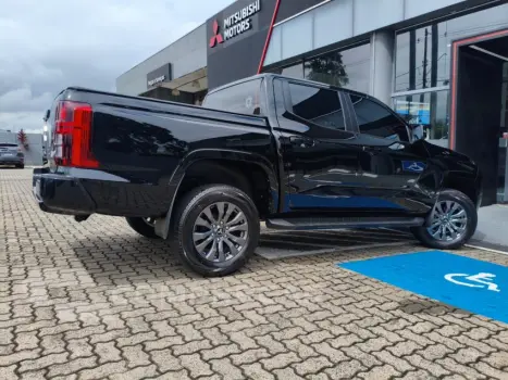 TRITON 2.4 Biturbo CD Hpe-s 4X4