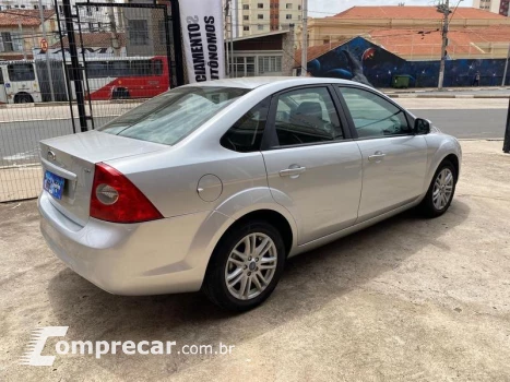 FOCUS SEDAN 2.0