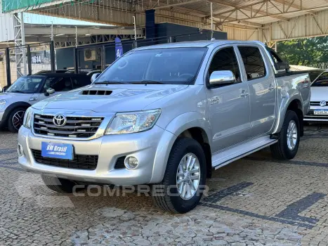 Toyota HILUX 3.0 SRV 4X4 CD 16V Turbo 4 portas