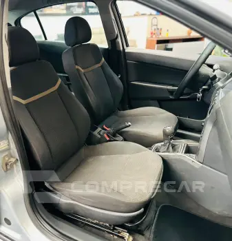 VECTRA 2.0 MPFI Expression 8V
