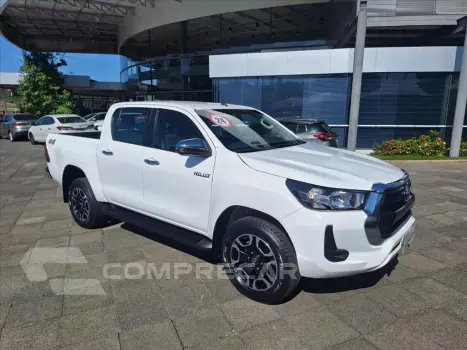 Toyota HILUX 2.8 D-4D TURBO DIESEL CD SRV 4X4 AUTOMÁTICO 4 portas