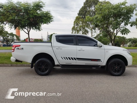 Mitsubishi L200 TRITON 2.4 16V Turbo GL CD 4X4 4 portas