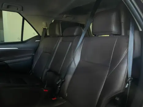 HILUX SW4 2.7 SRV 7 LUGARES 4X2 16V FLEX 4P AUTOMÁTICO