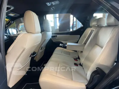 HILUX SW4 2.8 D-4d Turbo Diamond 7L 4X4