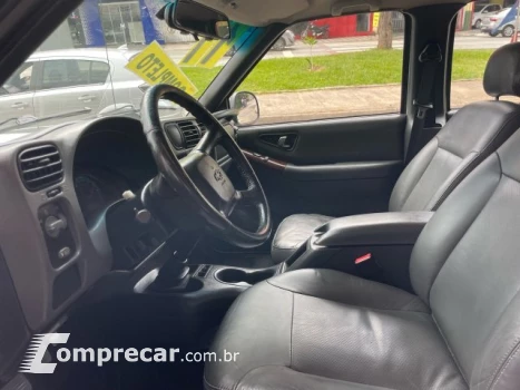 S10 - 2.4 MPFI EXECUTIVE 4X2 CD 8V 4P MANUAL