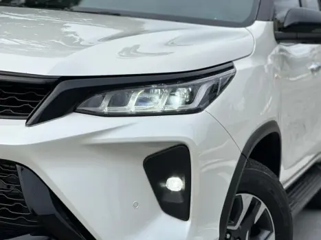 HILUX SW4 2.8 D-4D TURBO DIESEL DIAMOND 7L 4X4 AUTOMÁTICO