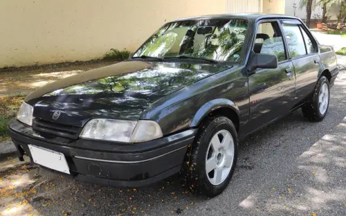 CHEVROLET MONZA 2.0 EFI GLS 8V 4 portas