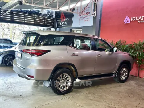 HILUX SW4 2.8 D-4D TURBO DIESEL SRX 7L 4X4 AUTOMÁTICO