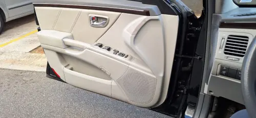 AZERA 3.3 MPFI GLS Sedan V6 24V