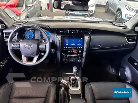 HILUX SW4 2.8 D-4D TURBO DIESEL SRX PLATINUM 4X4