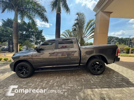 RAM 5.7 1500 Laramie 4X4 CD V8