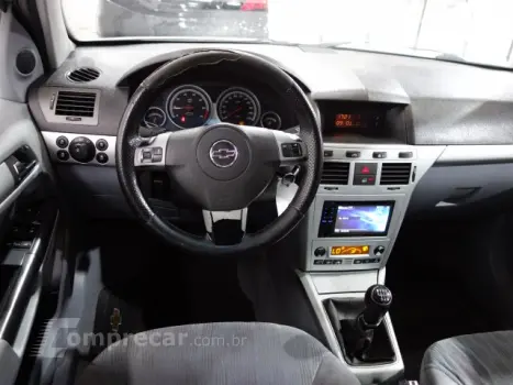 VECTRA SEDAN - 2.0 MPFI ELEGANCE 8V 4P MANUAL