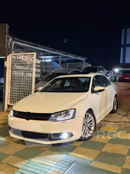 Volkswagen Jetta 2.0 TSI Highline DSG 4 portas