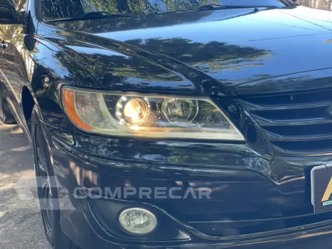 AZERA 3.3 MPFI GLS Sedan V6 24V