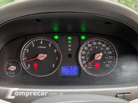 AZERA 3.3 MPFI GLS Sedan V6 24V