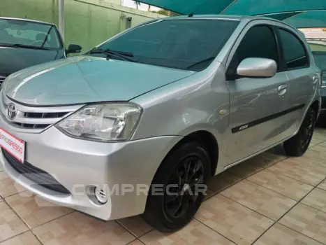 Toyota ETIOS HATCH - 1.3 XS 16V 4P MANUAL 4 portas