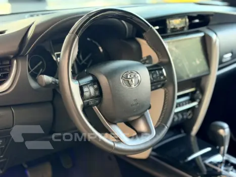 HILUX SW4 2.8 D-4D TURBO DIESEL DIAMOND 7L 4X4 AUTOMÁTICO