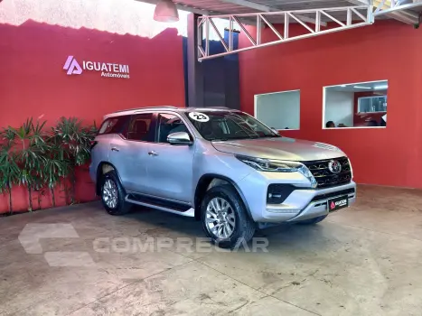 HILUX SW4 2.8 D-4D TURBO DIESEL SRX 7L 4X4 AUTOMÁTICO