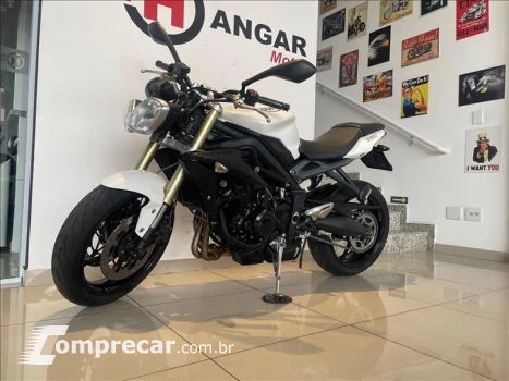 STREET TRIPLE 675