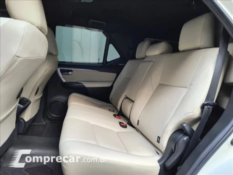 HILUX SW4 2.8 D-4d Turbo Diamond 7L 4X4