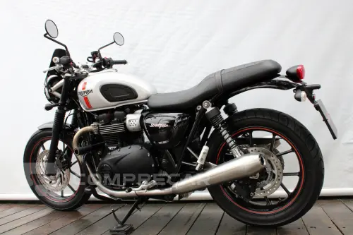 TRIUMPH STREET TWIN