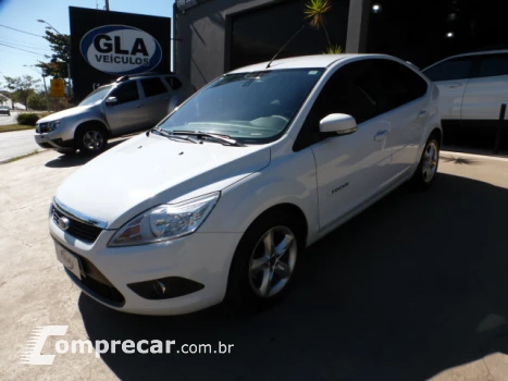 FORD FOCUS 2.0 GLX 16V 4 portas