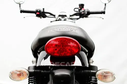TRIUMPH STREET TWIN