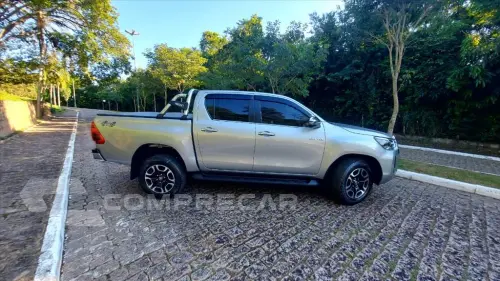 HILUX 2.8 D-4D TURBO DIESEL CD SRX 4X4 AUTOMÁTICO