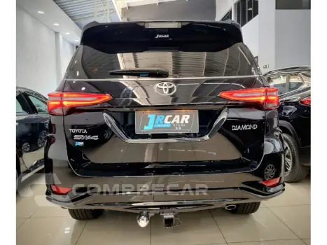 HILUX SW4 2.8 D-4D TURBO DIESEL DIAMOND 7L 4X4 AUTOMÁTICO