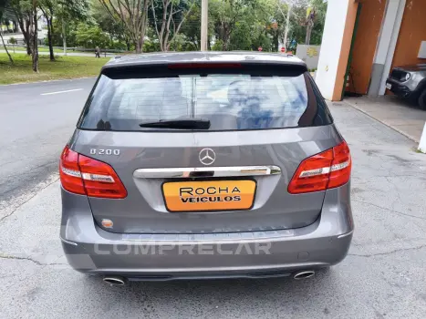 B 200 1.6 4P TURBO AUTOMÁTICO