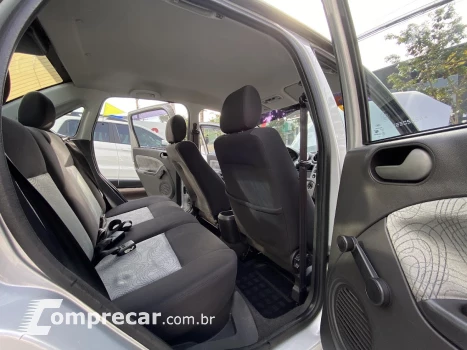 FIESTA 1.6 MPI Class Sedan 8V