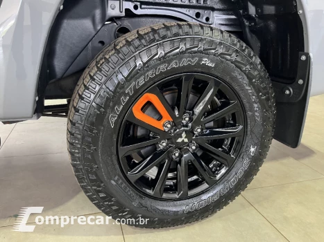 L200 TRITON 2.4 16V Turbo Sport Hpe-s CD 4X4