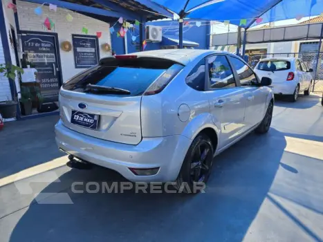 FOCUS HATCH - 2.0 GLX 16V 4P AUTOMÁTICO